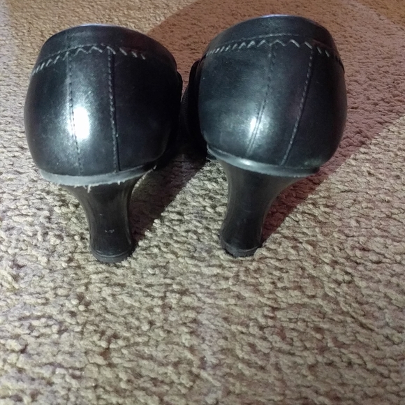 Vintage Black Tommy Hilfiger Heels - Picture 4 of 15